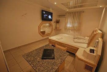 Makaku's - Adults Only Otel 3*