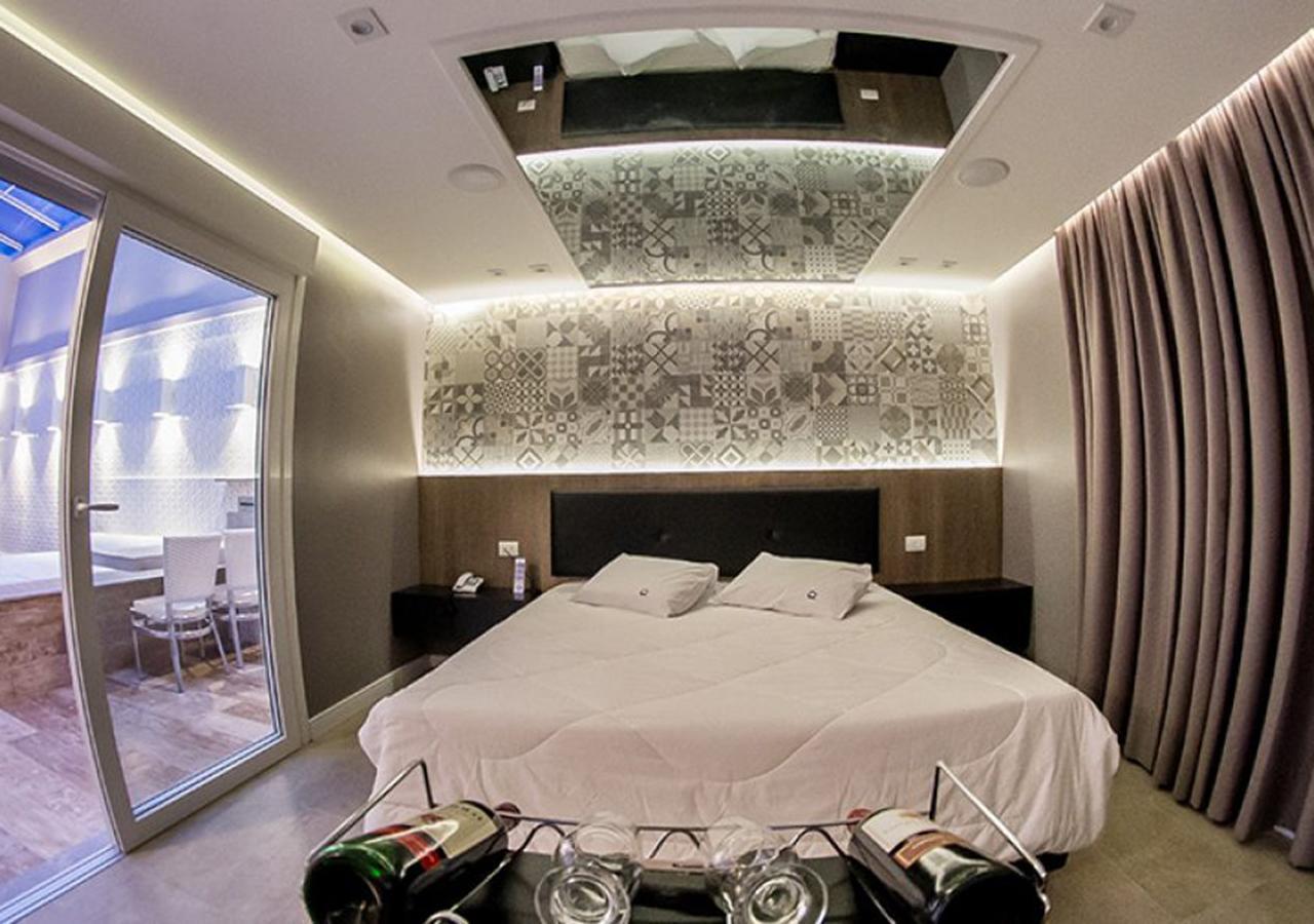 Love hotel Quo 3*