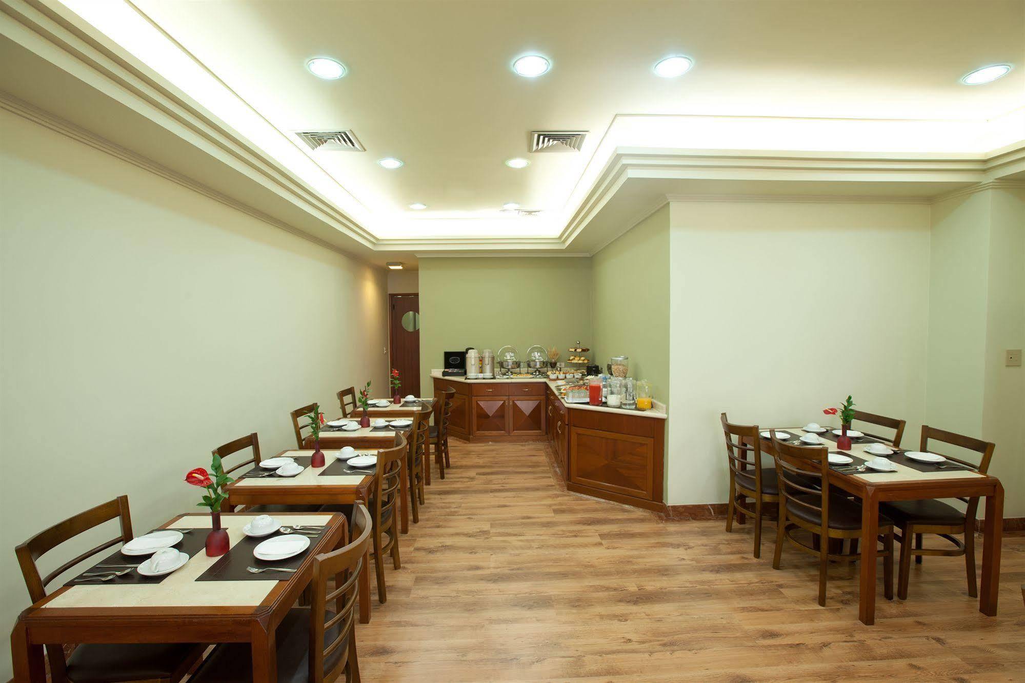 Moncloa Khách sạn