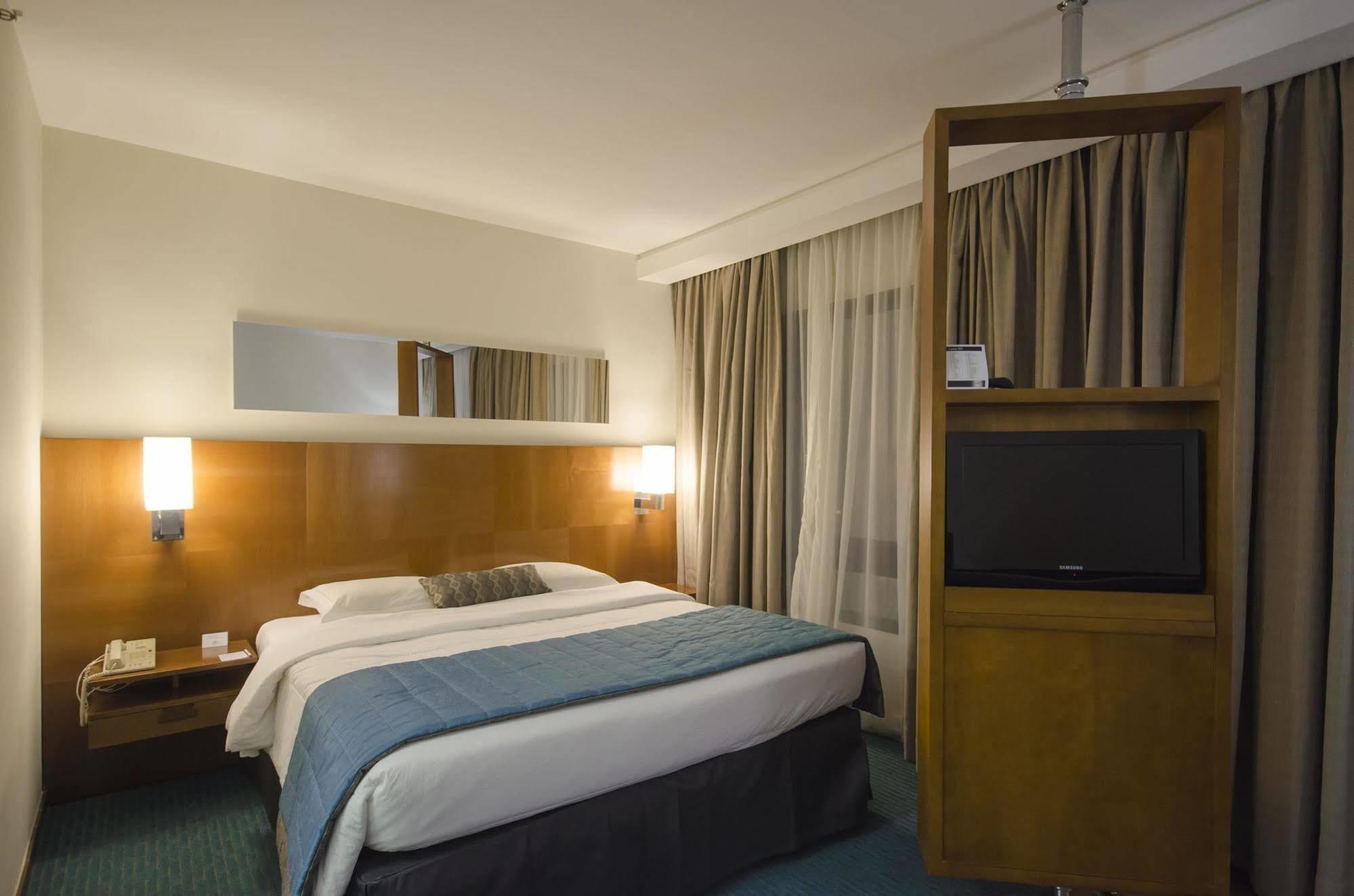Estanplaza Berrini Hotel 4*