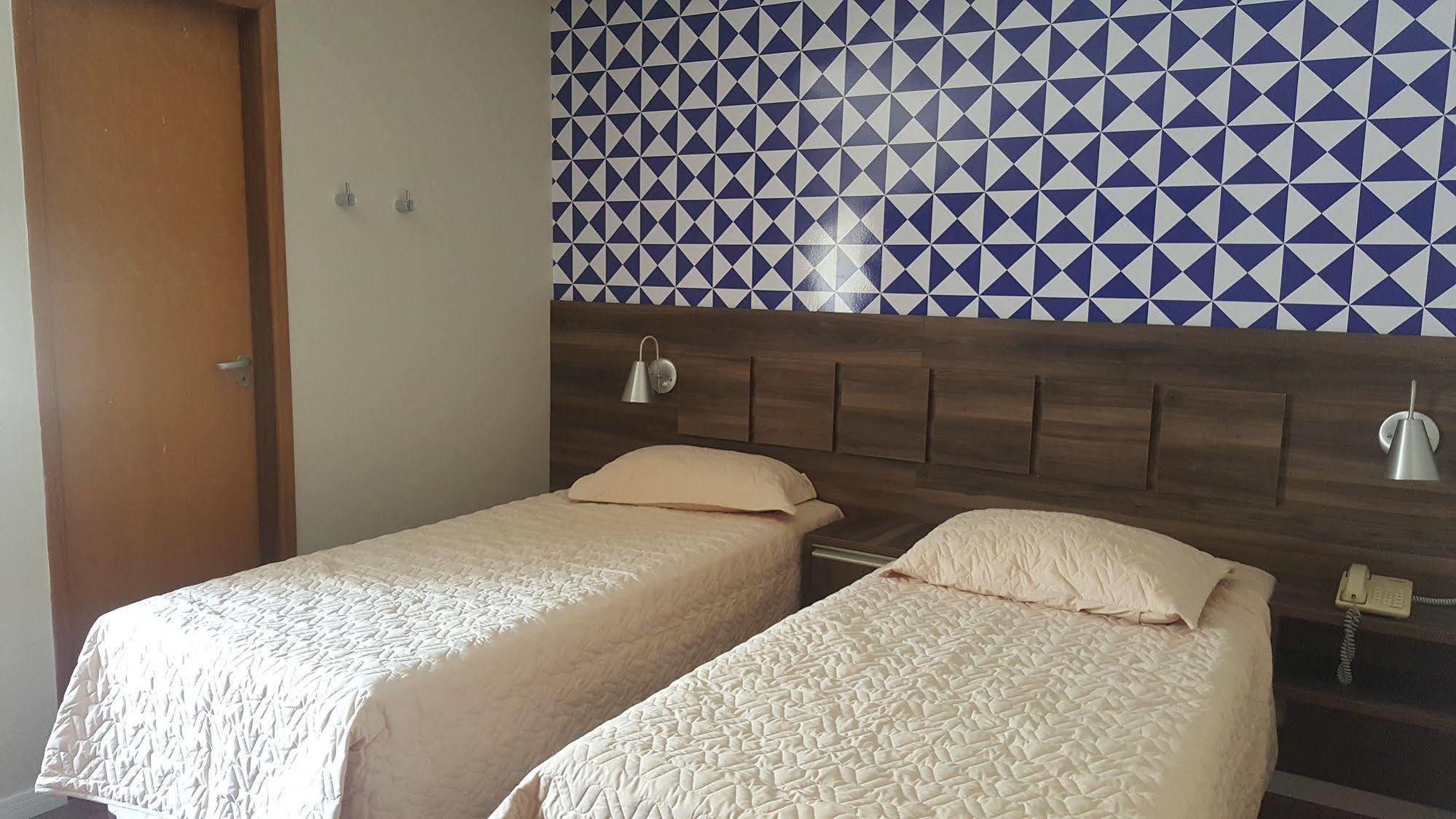 Biz Khách sạn 3*