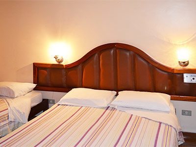 Reinales Plaza 3*