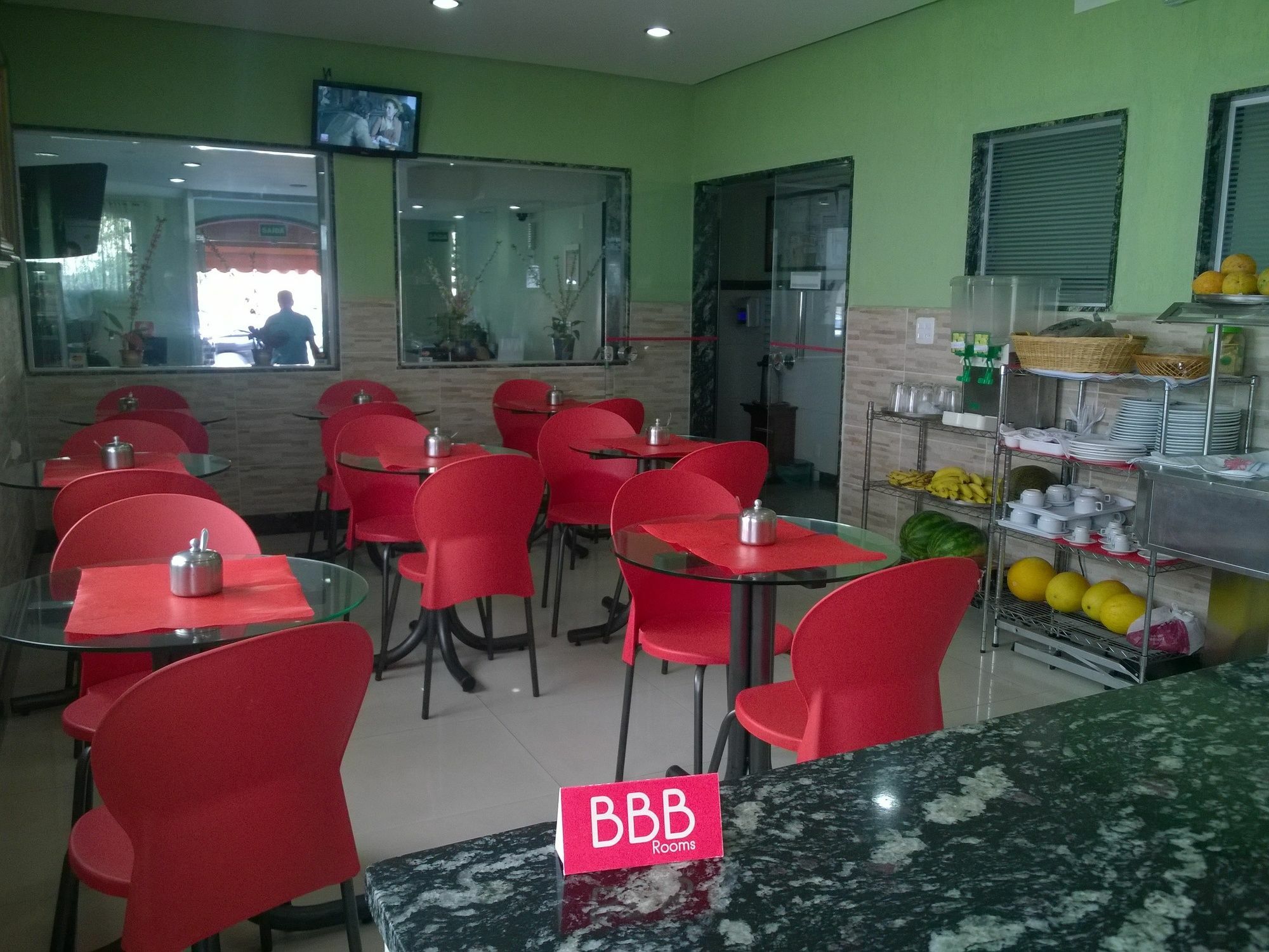Bbb Metro Praca Da Arvore Sp Otel