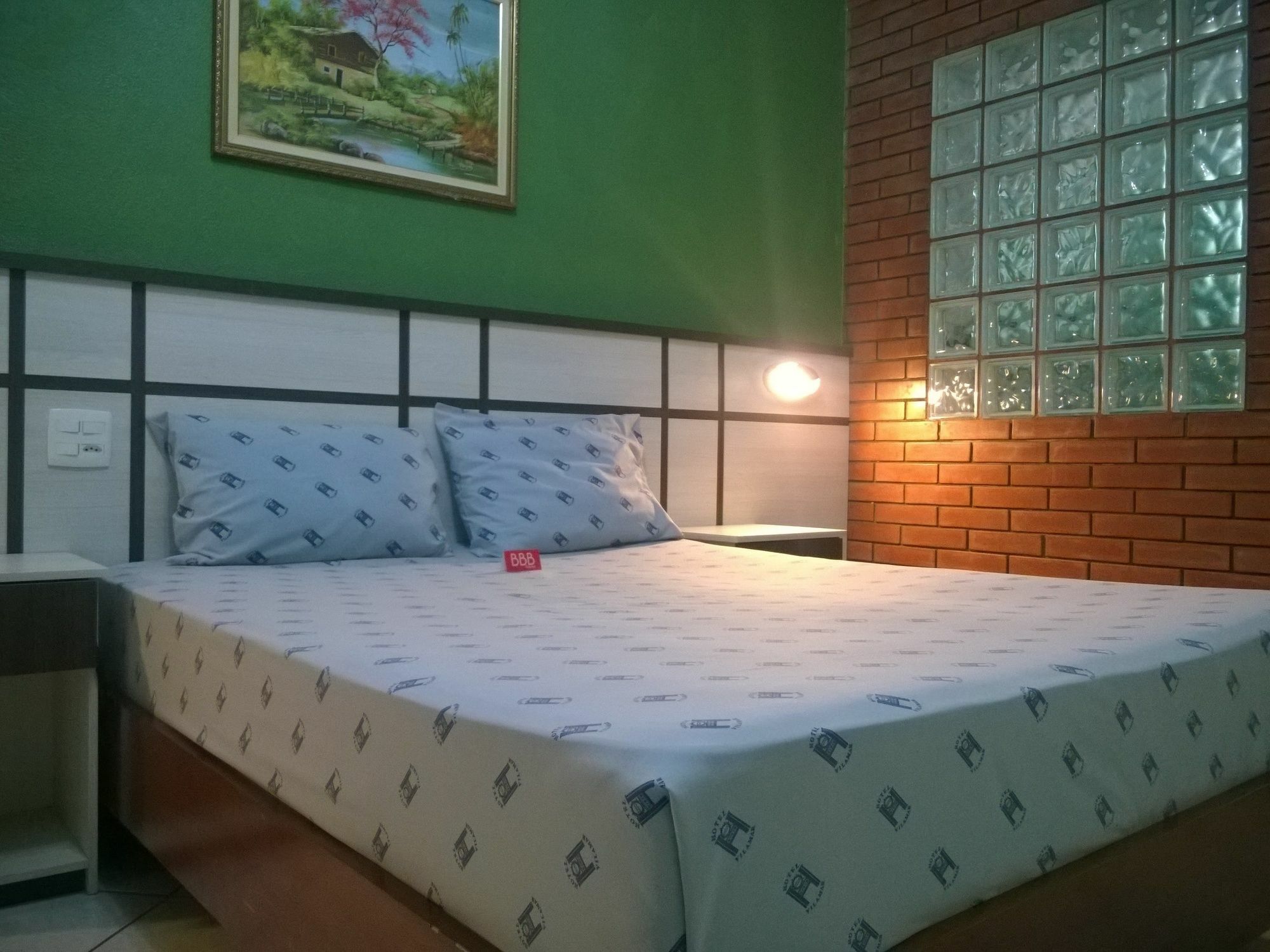Bbb Metro Praca Da Arvore Sp Otel 2*