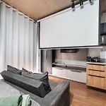 48 New Studio W Movie Screen, Fast Wifi And Balcony