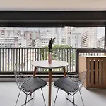 Apartamento com piscina e academia a passos da Paulista
