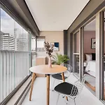 Apartamento com piscina e academia a passos da Paulista