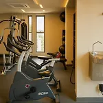 Studio 2306 - Modern Stay With Allianz View & Rooftop Pool