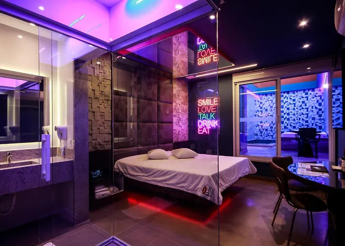 Motel Belle (Adults Only)