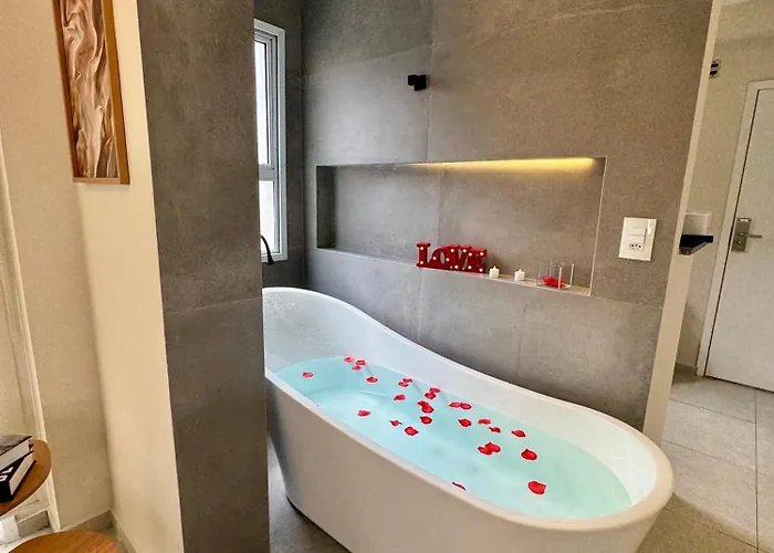 Uh House , Estacionamento , Piscina, Bela Vista