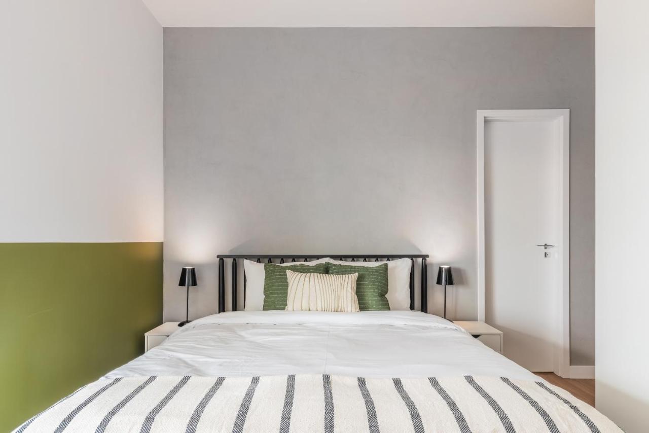 Apartamento Completo Com Varanda - Vila Olimpia São Paulo
