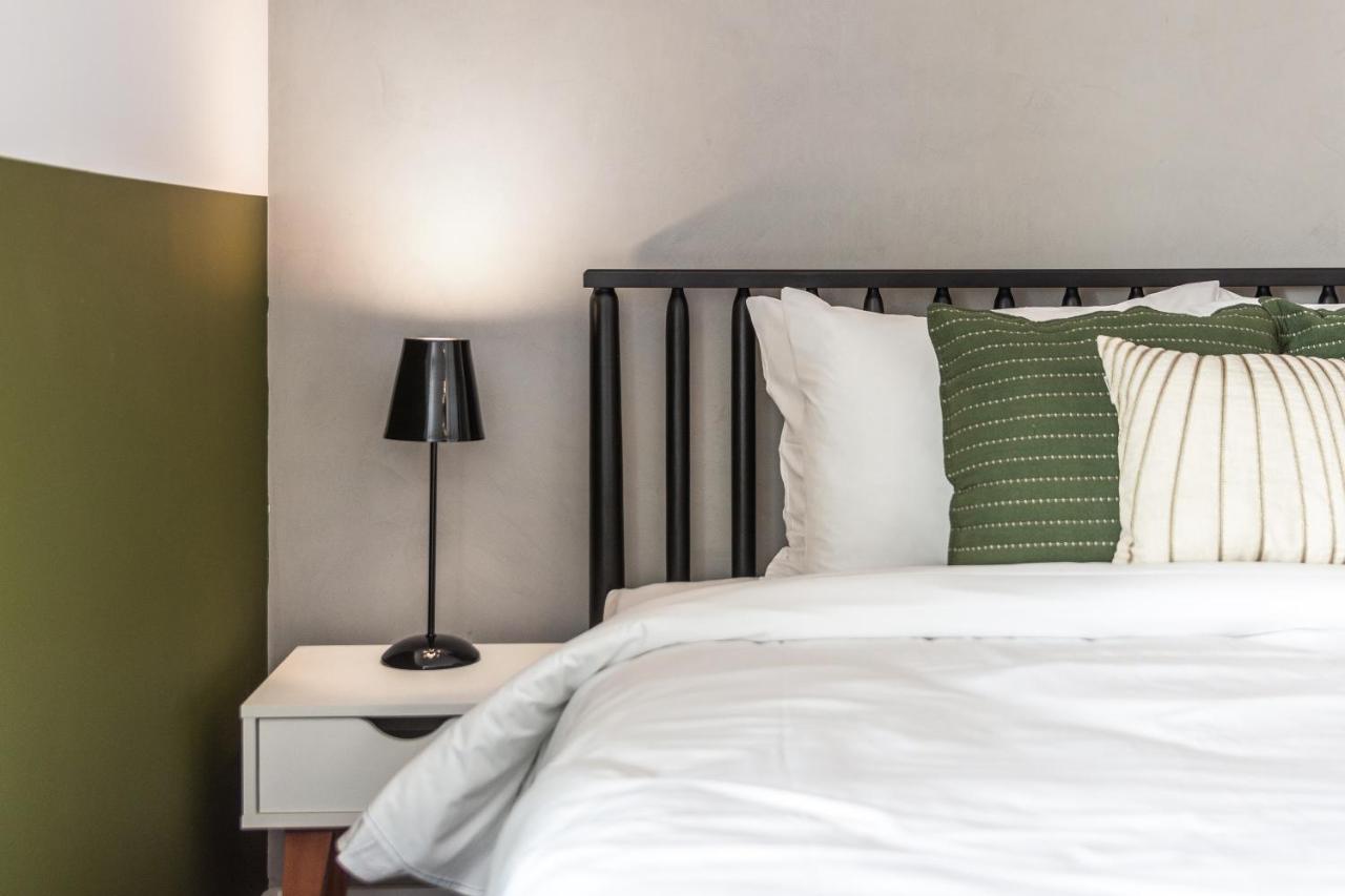 Apartamento Completo Com Varanda - Vila Olimpia * São Paulo