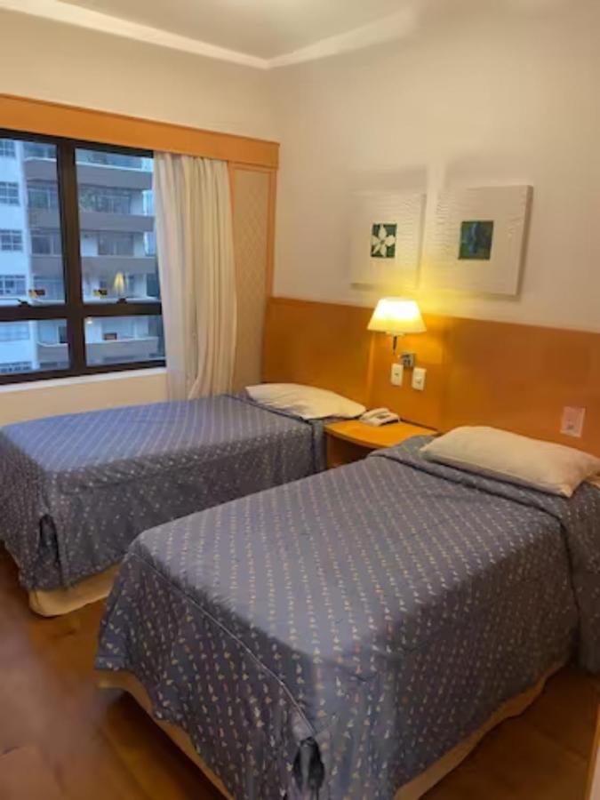 Com Sacada E Piscina