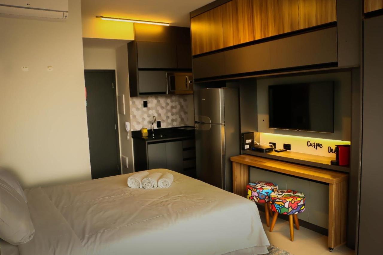 2306 - Modern With Allianz View & Rooftop Pool Apartment