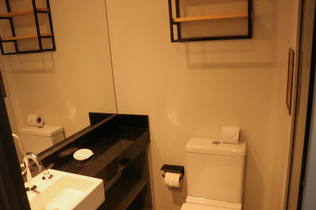2306 - Modern With Allianz View & Rooftop Pool Apartment