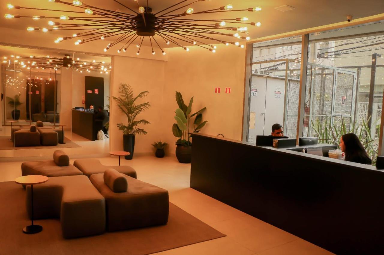 2306 - Modern With Allianz View & Rooftop Pool Apartment