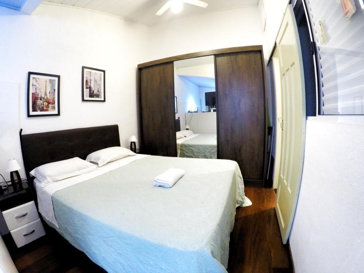 Em Sobrado Perto Do Metro Paraiso Homestay *
