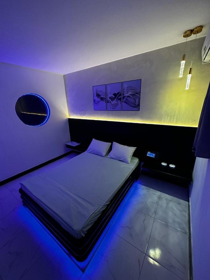Tai Love hotel *