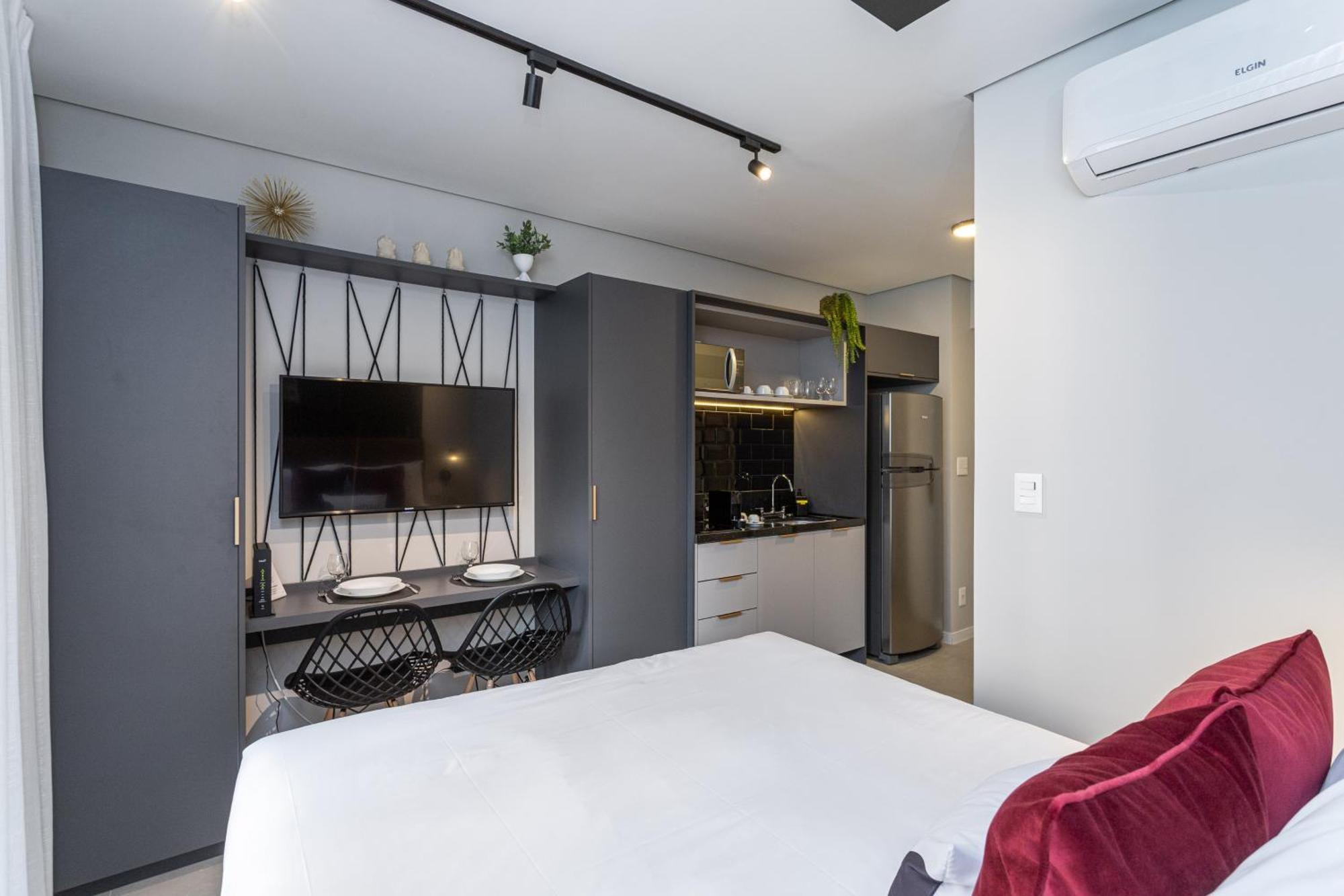 Charlie Alves Guimaraes Pinheiros Apartment *