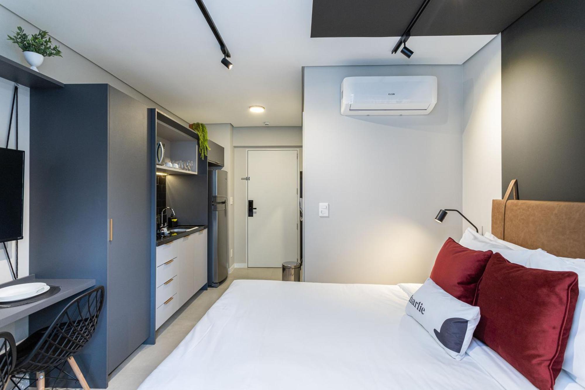 Charlie Alves Guimaraes Pinheiros Apartment