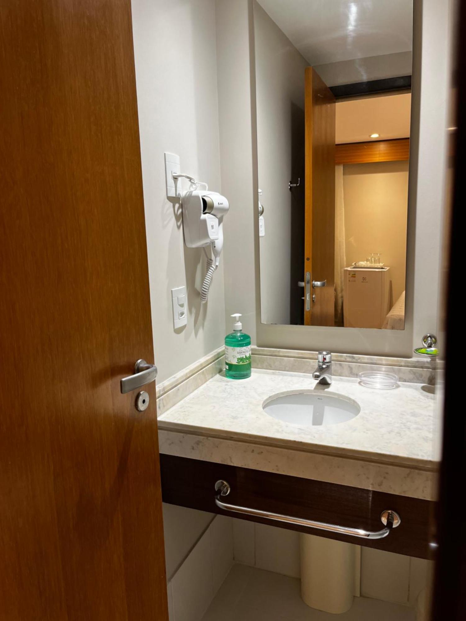 Hotel Flat 246 , Avenida Ibirapuera 2927, Moema-sao Paulo - 4*
