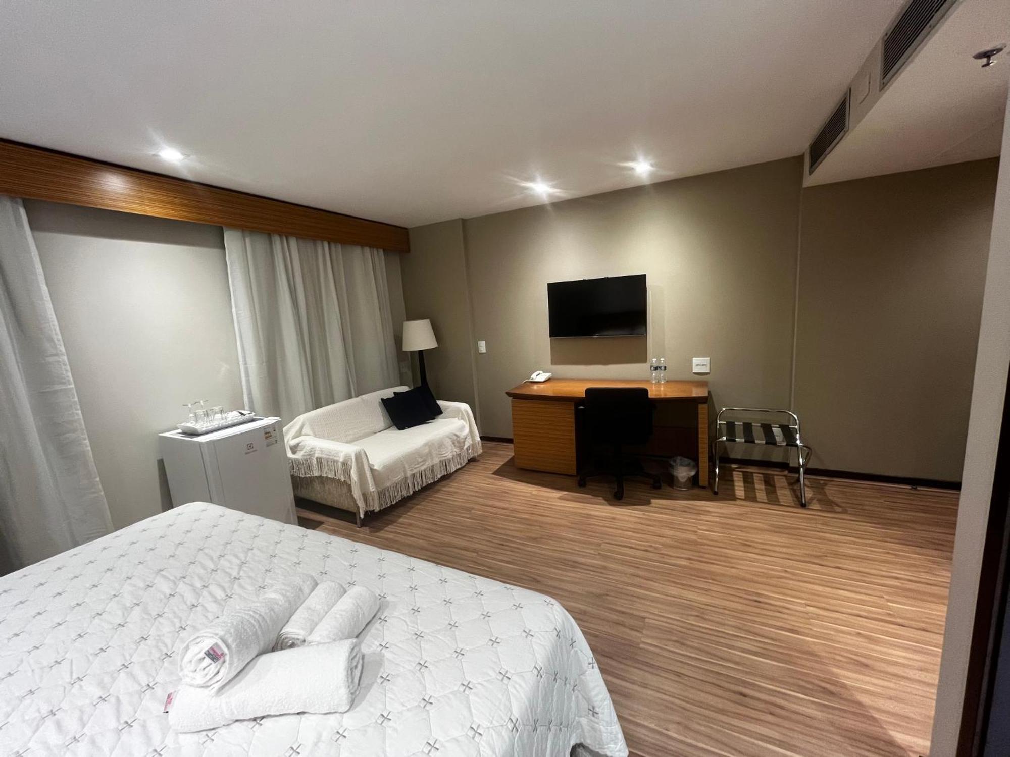 Flat 246 , Avenida Ibirapuera 2927, Moema-sao Paulo - 4*