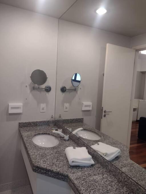 Conforto E Comodidade No Itaim Bibi-apto 804 *