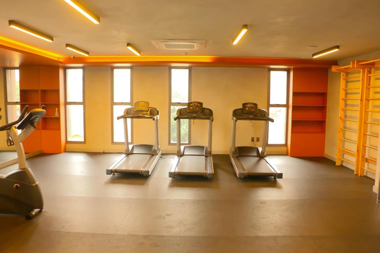 2306 - Modern With Allianz View & Rooftop Pool