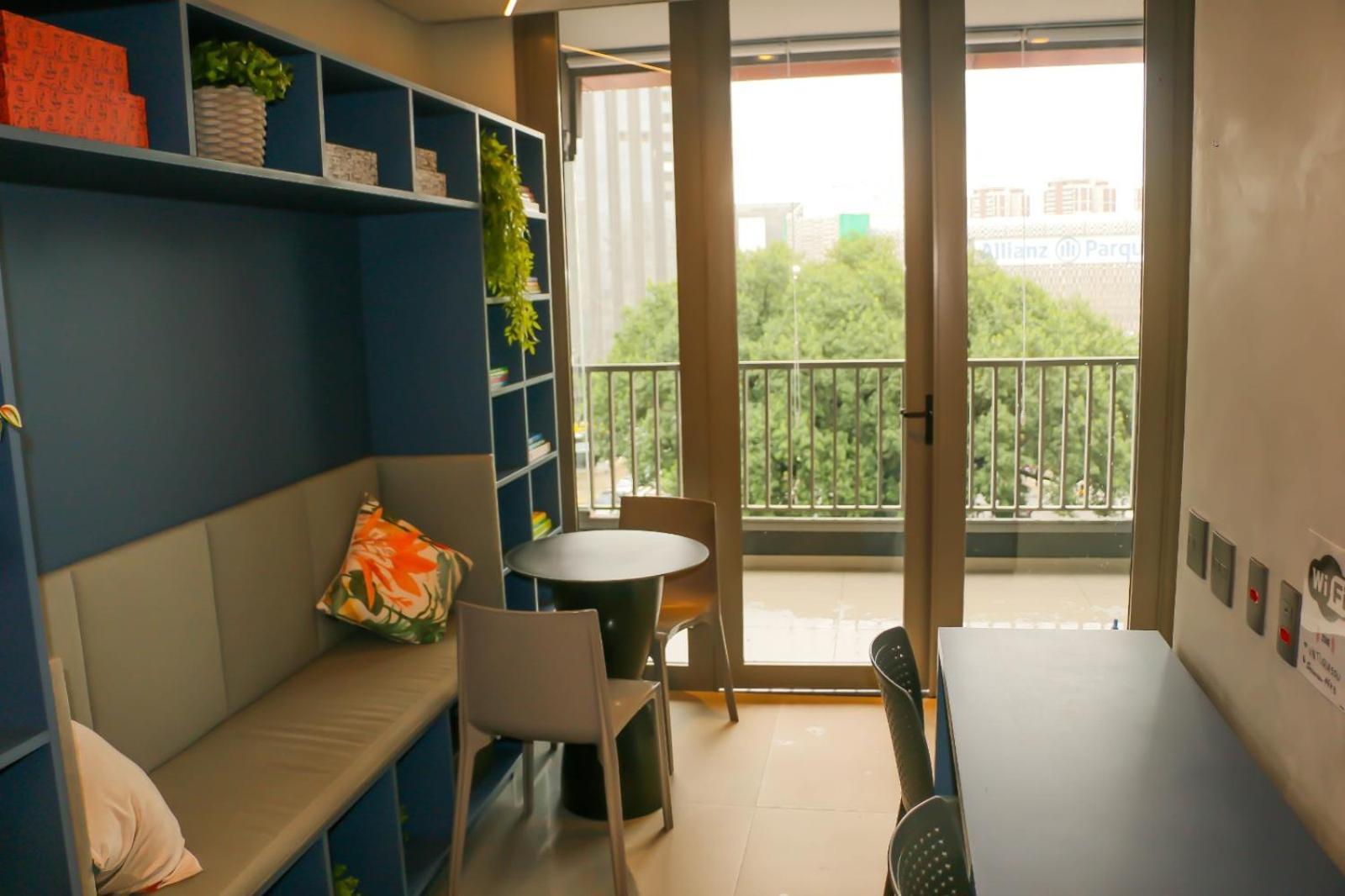 2306 - Modern With Allianz View & Rooftop Pool *