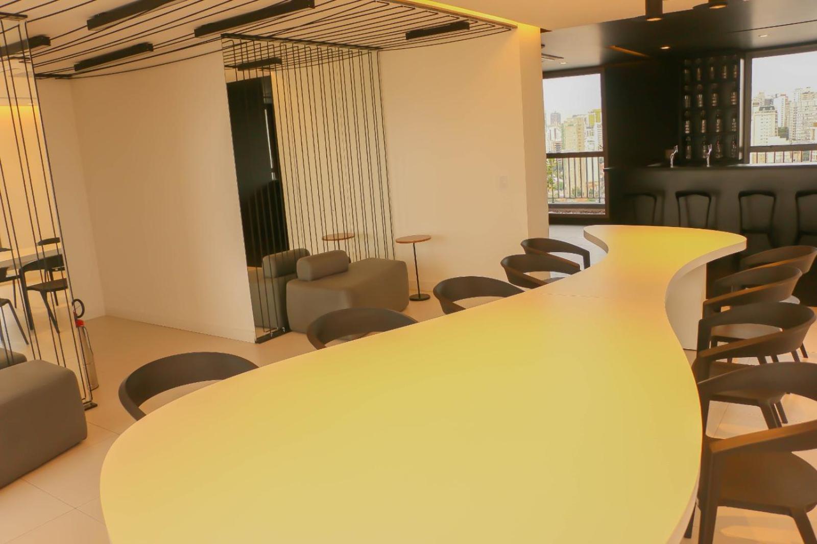 2306 - Modern With Allianz View & Rooftop Pool