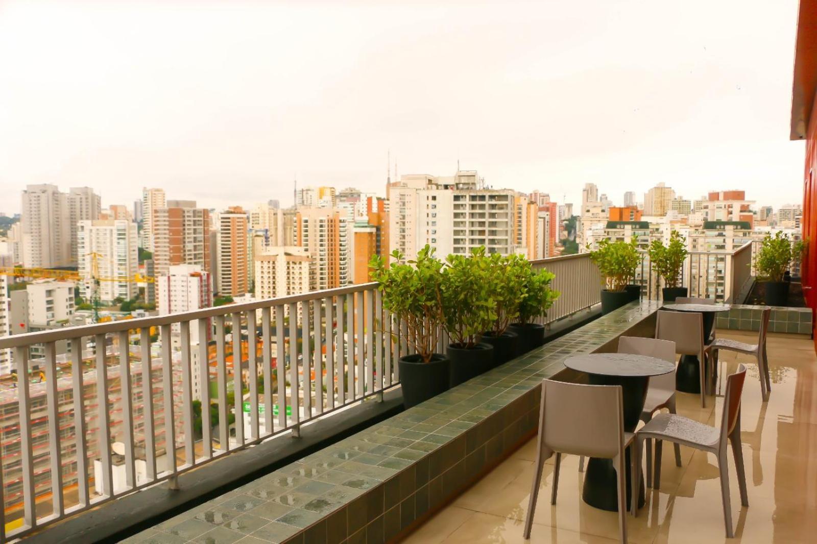 2306 - Modern With Allianz View & Rooftop Pool Apartment *