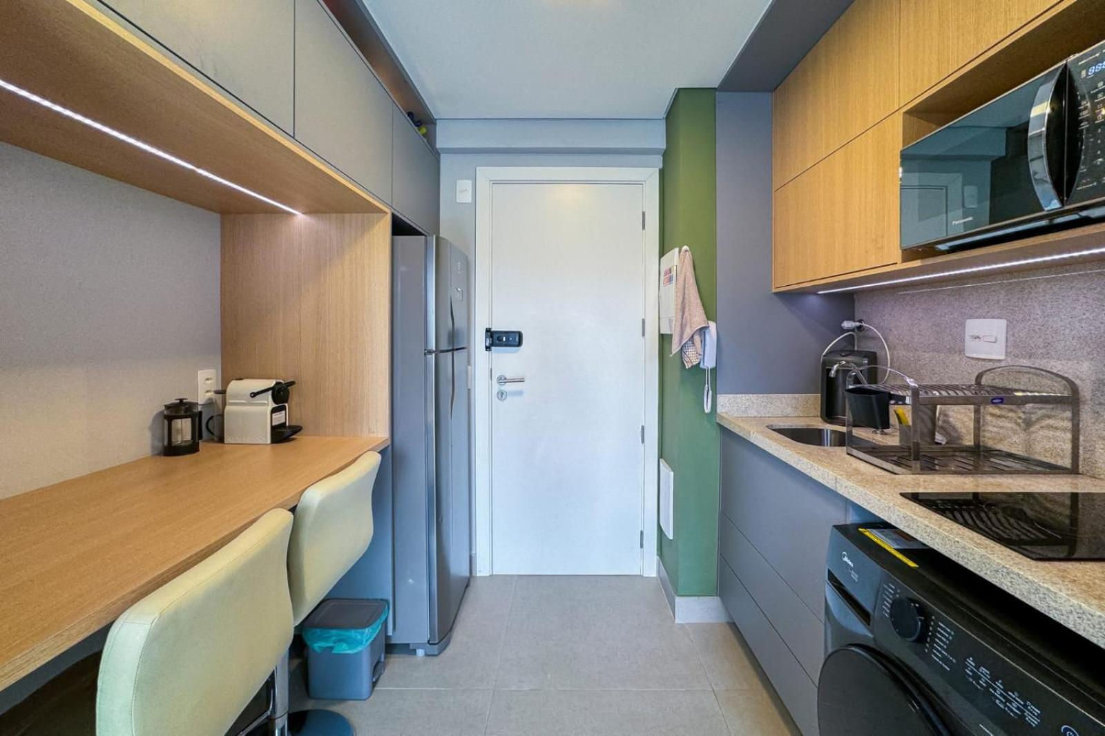 Novissimo, Completo E Muito Bem Localizado Apartamento