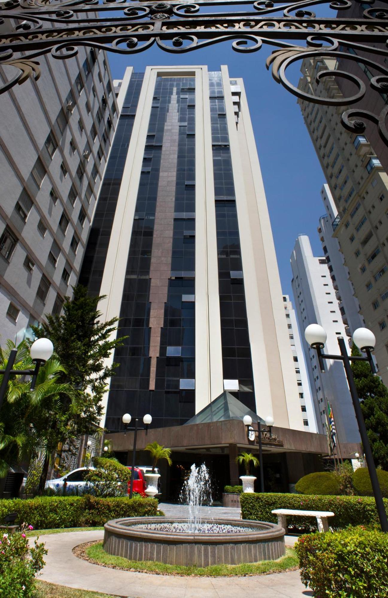 Le Premier Hotel