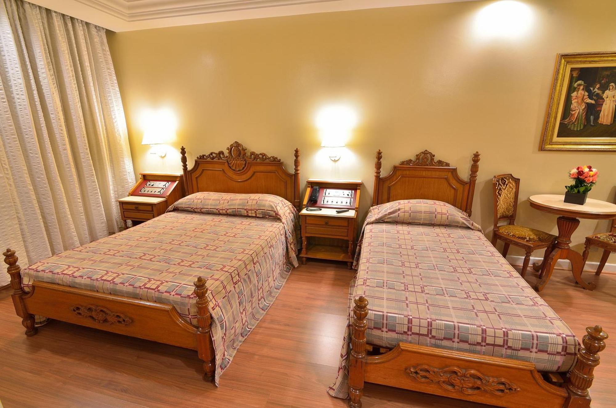 Castelar Khách sạn