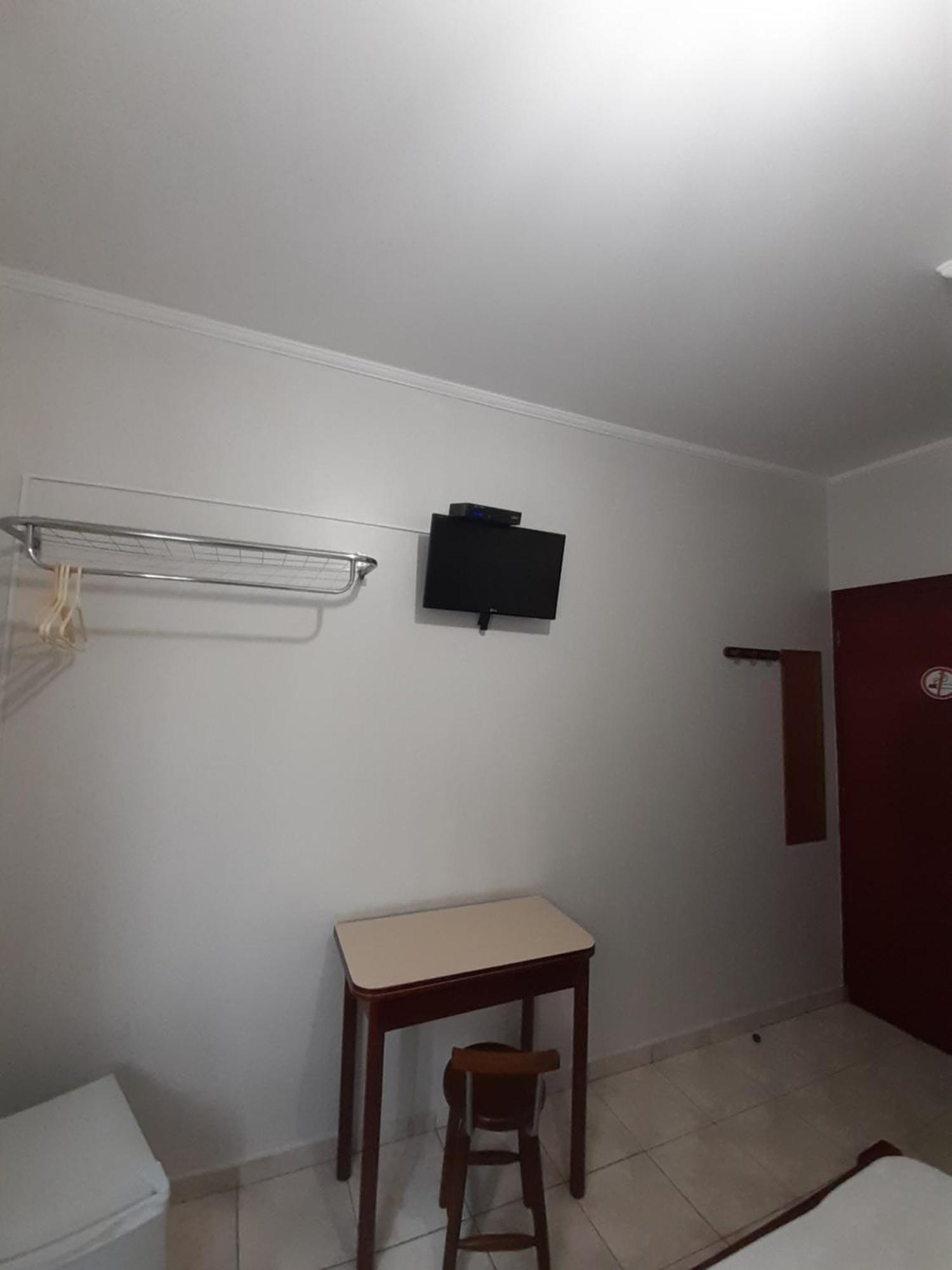 Apeninos Basicas Guest house