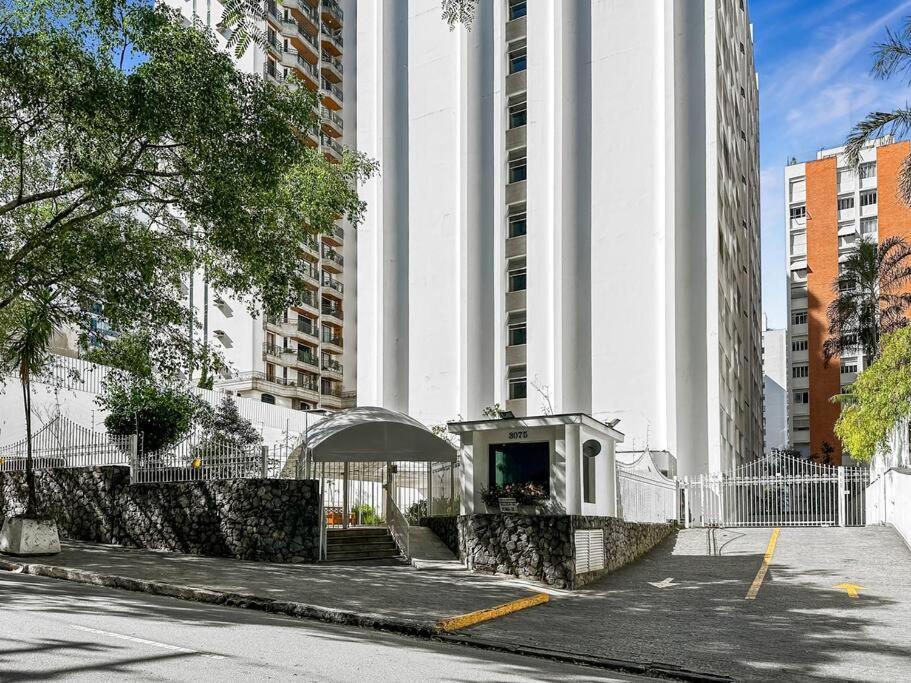 Complete Spacious Jardins Great Location Apartment *