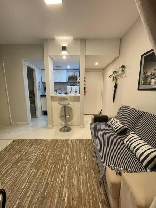 Flat Moema Com Varanda,lazer,servicos E Vaga * Sao Paulo