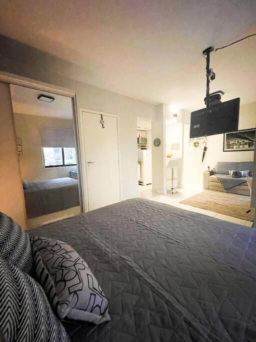 Flat Moema Com Varanda,lazer,servicos E Vaga Daire