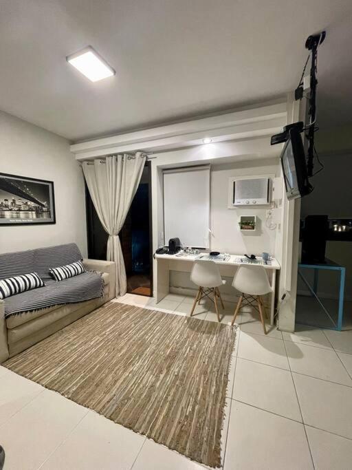 Flat Moema Com Varanda,lazer,servicos E Vaga Daire *
