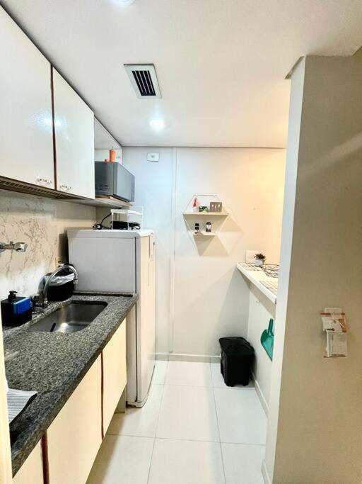 Flat Moema Com Varanda,lazer,servicos E Vaga