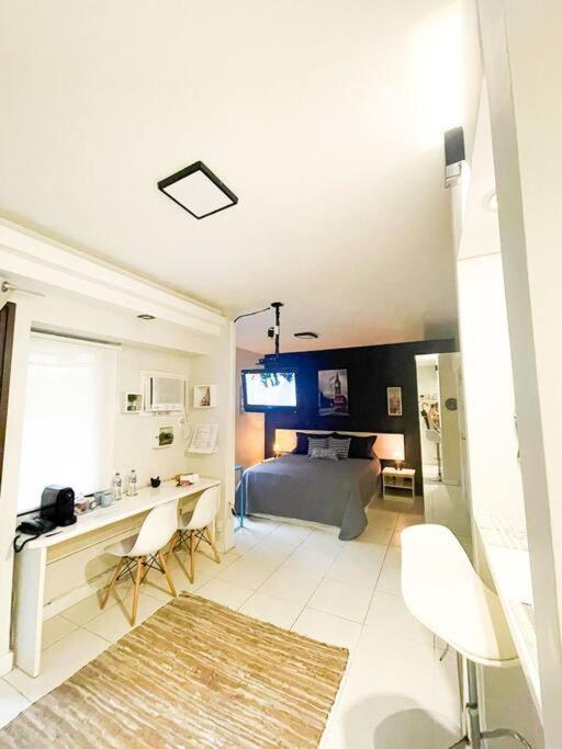 Flat Moema Com Varanda,lazer,servicos E Vaga Daire