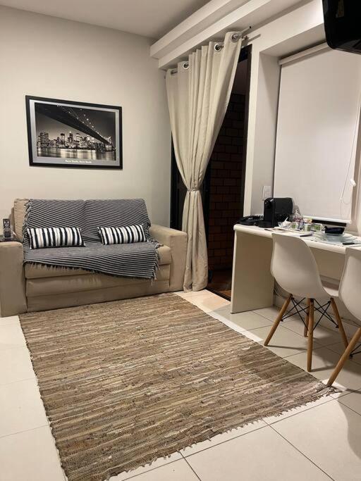 Daire Flat Moema Com Varanda,lazer,servicos E Vaga