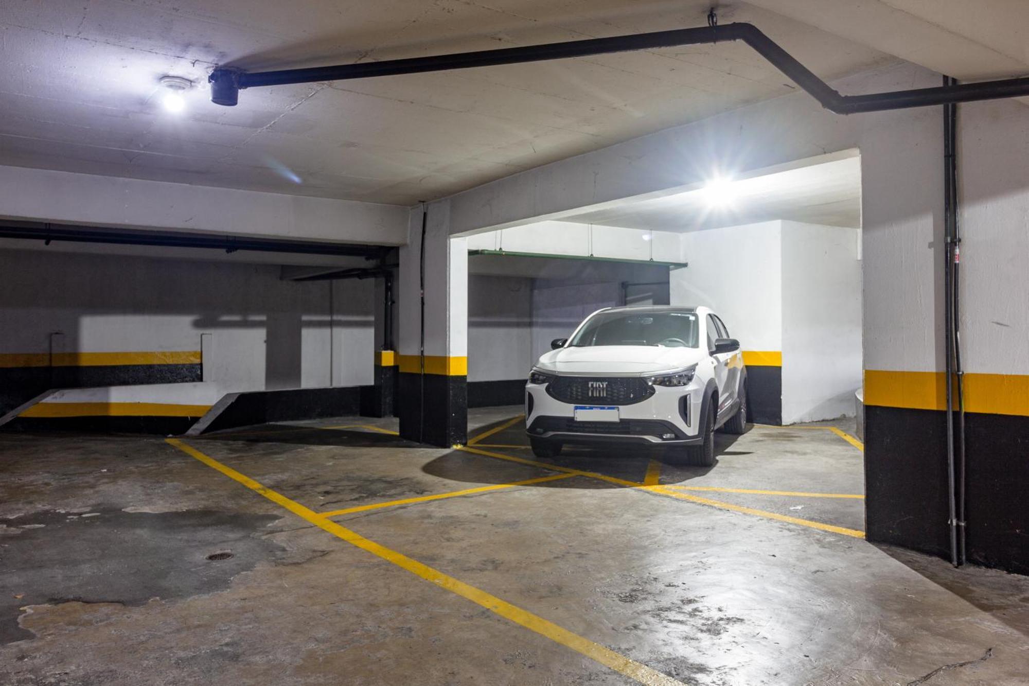Moema 1 1vaga C/servicos São Paulo