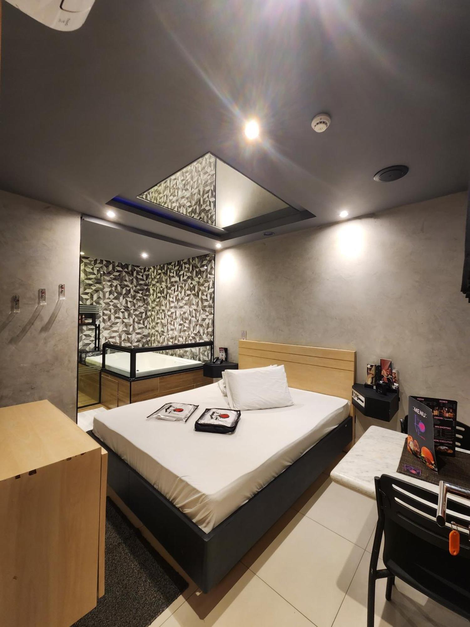 Love hotel So 3 *
