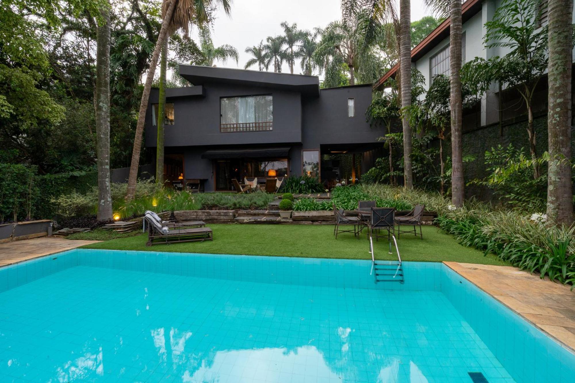 Linda Casa Em Rua Fechada Com Vista Proxima Ao Shopping Jardim Pousada *