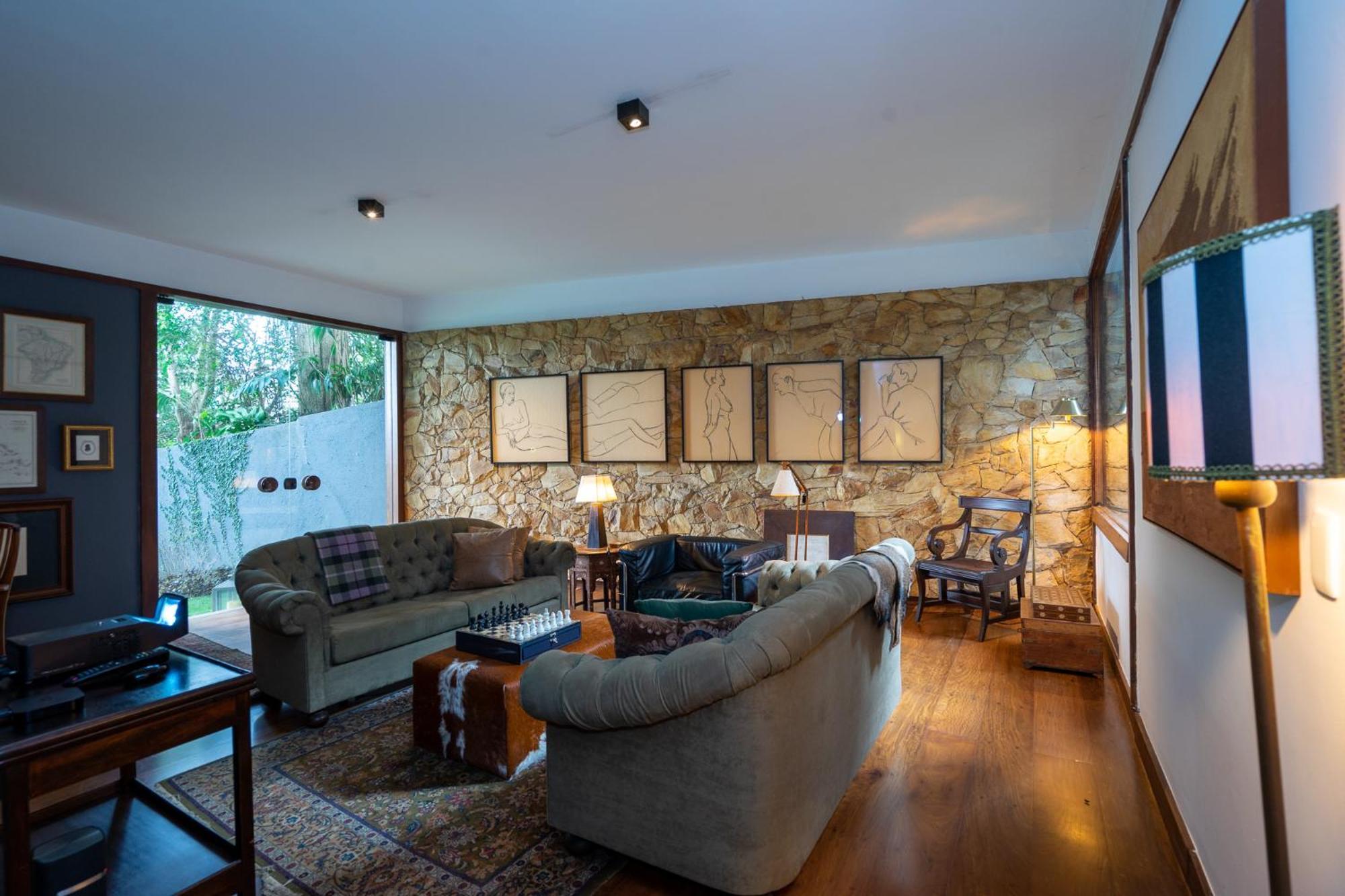 Linda Casa Em Rua Fechada Com Vista Proxima Ao Shopping Jardim Pousada