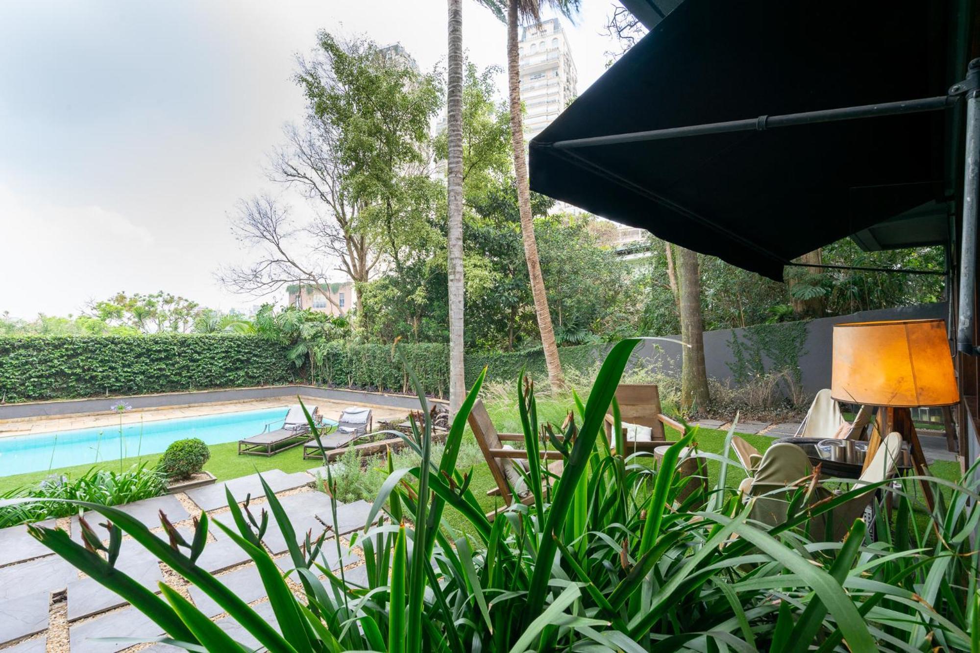 Linda Casa Em Rua Fechada Com Vista Proxima Ao Shopping Jardim Pousada *