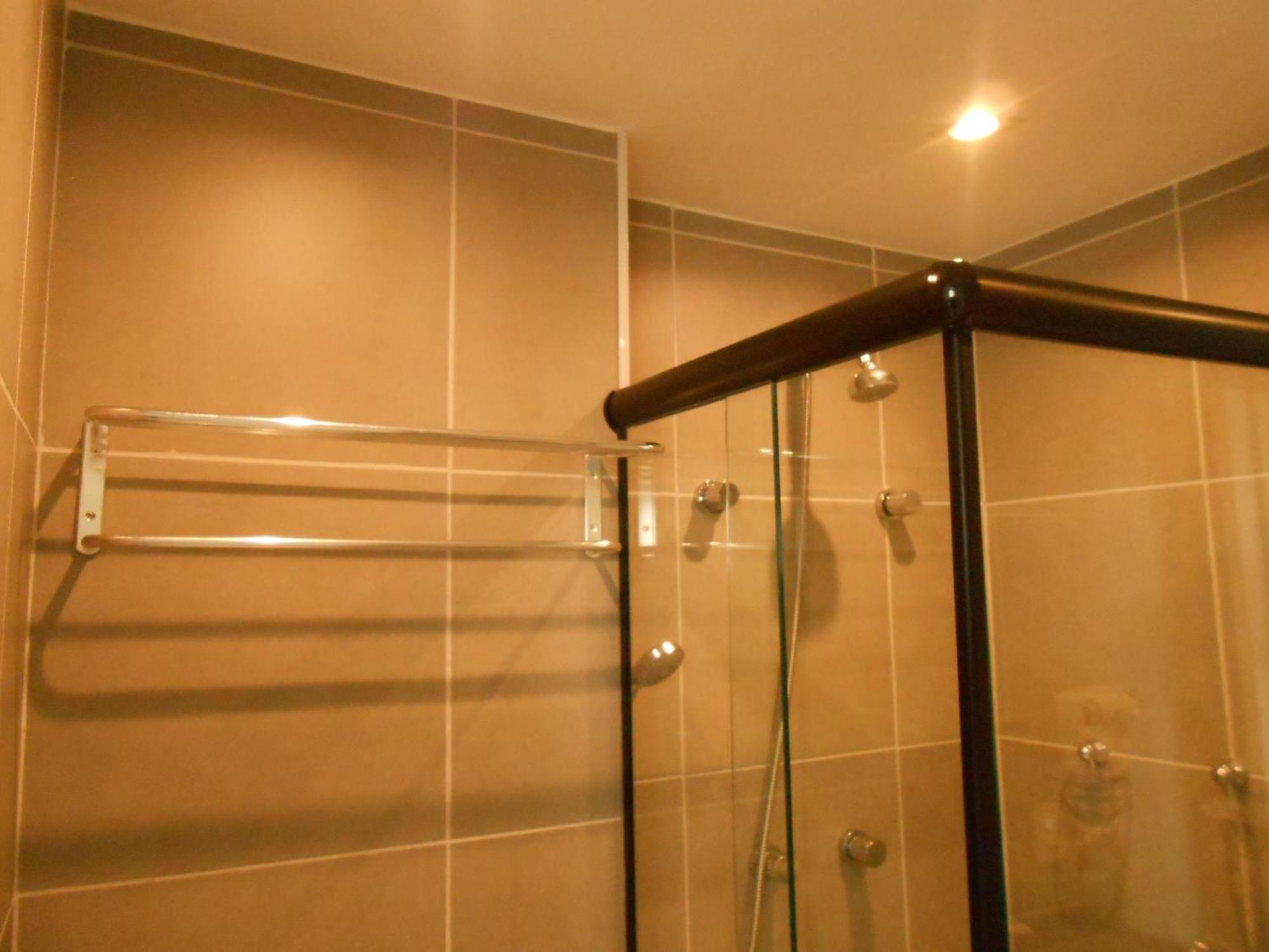 906 Lux Allianz Park Apartemen *