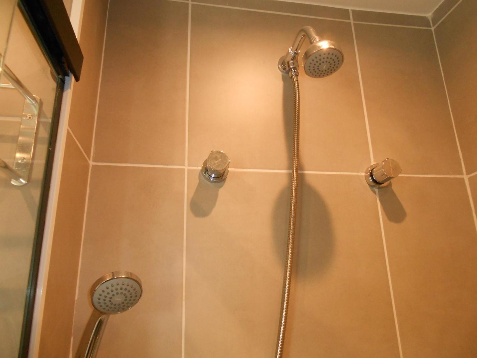 906 Lux Allianz Park Apartemen *