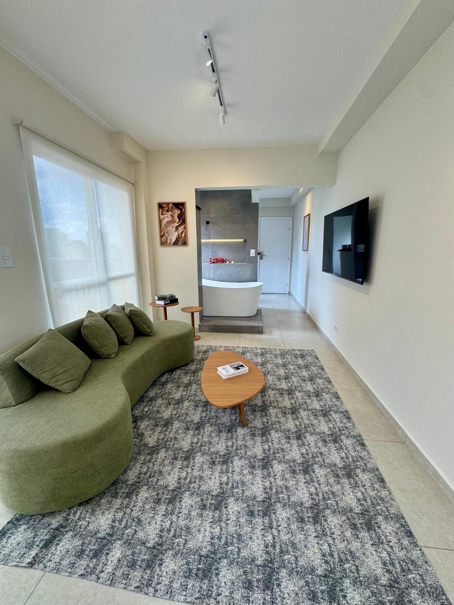 Uh House , Estacionamento , Piscina, Bela Vista Apartment